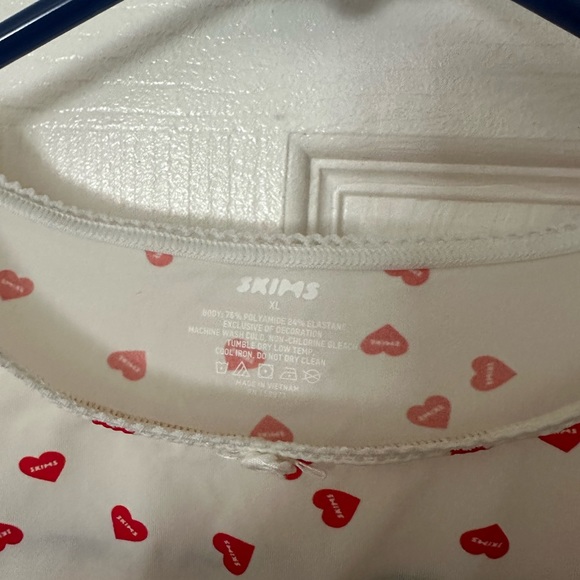 SKIMS Valentine’s Day crop tshirt - Picture 6 of 7